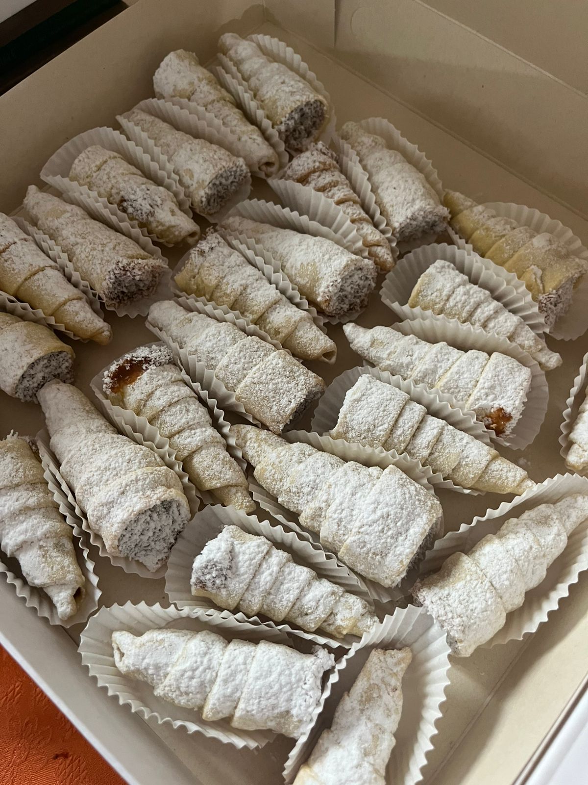 Cachitos Clásicos relleno con manjar (30 unidades)